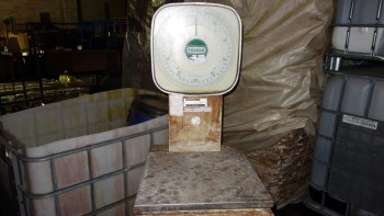 TOLEDO 2020 100LB MANUAL SCALE