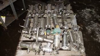 PALLET OF ASSORTED STAINLESS SANITARY BUTTERFLY VALVES, WAUKESHA