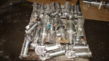 PALLET OF ASSORTED STAINLESS SANITARY BUTTERFLY VALVES, WAUKESHA