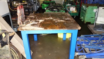 STEEL TOOL WORK TABLE W/ RIDGE TOOL TABLE VICE