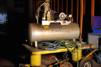 Cambell Hausfeld Compressor, mdl TF430821H, 200 psi, Temp 450 F