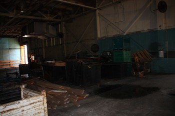3 body carriers,12 gondolas, misc. material racks, 30 pcs planks 2x6x12 ceiling