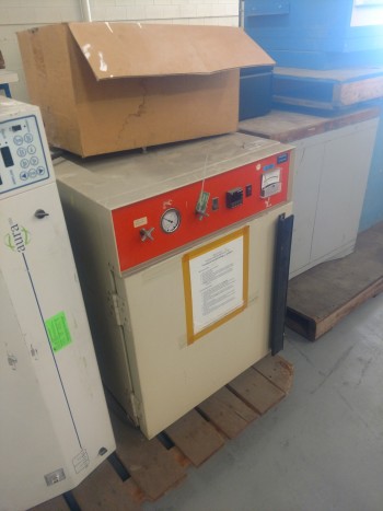 Vacuum Oven