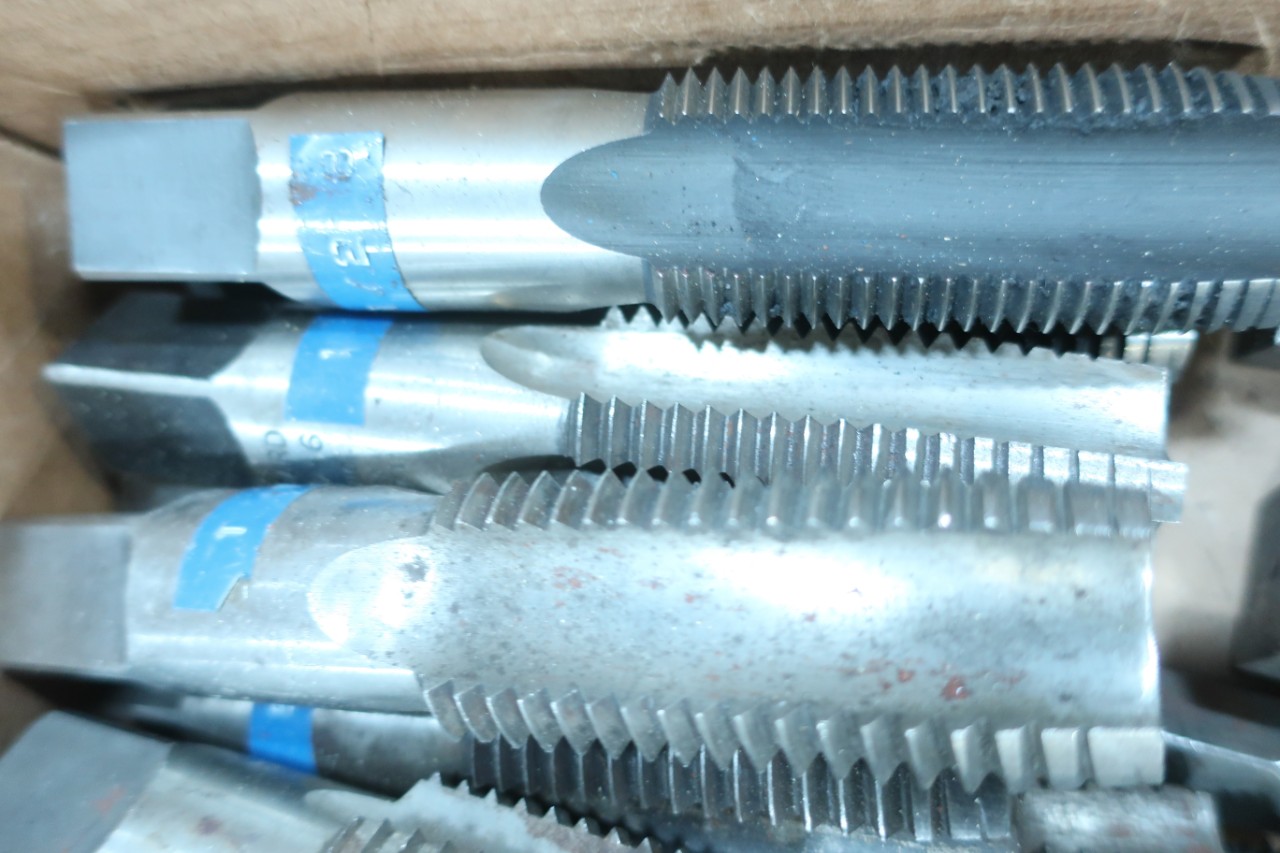 15 ASSORTED SIZE WALTON TAP EXTRACTORS. STYLE 4 FLUTE, SIZES (1' 1/2'in) (1in)(7/8in)