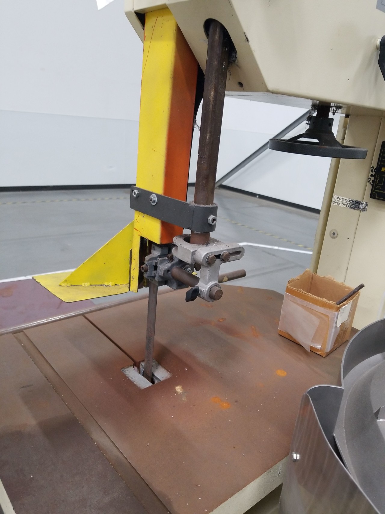 TANNEWITZ VERTICAL BAND SAW ( FOR PARTS/ MOTOR MISSING)