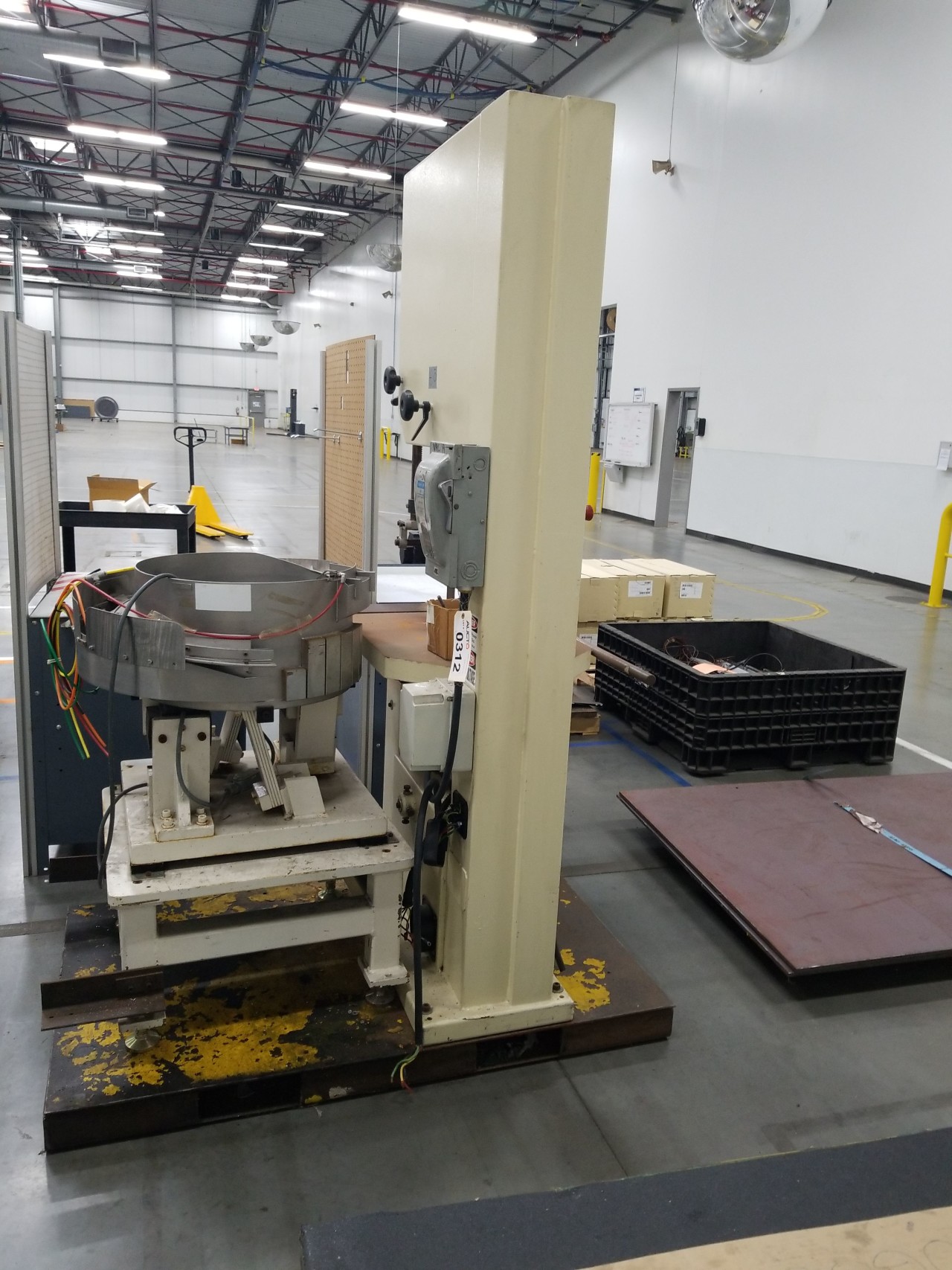 TANNEWITZ VERTICAL BAND SAW ( FOR PARTS/ MOTOR MISSING)