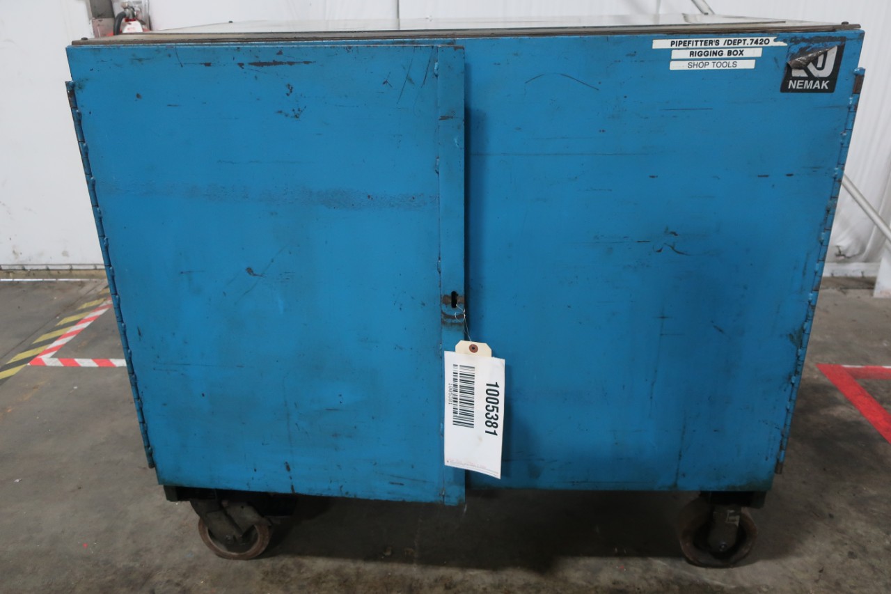LOCKING 2 DOOR MOBILE TOOL CABINET W/ ASSORTED TOOLS AND HOISTING ...