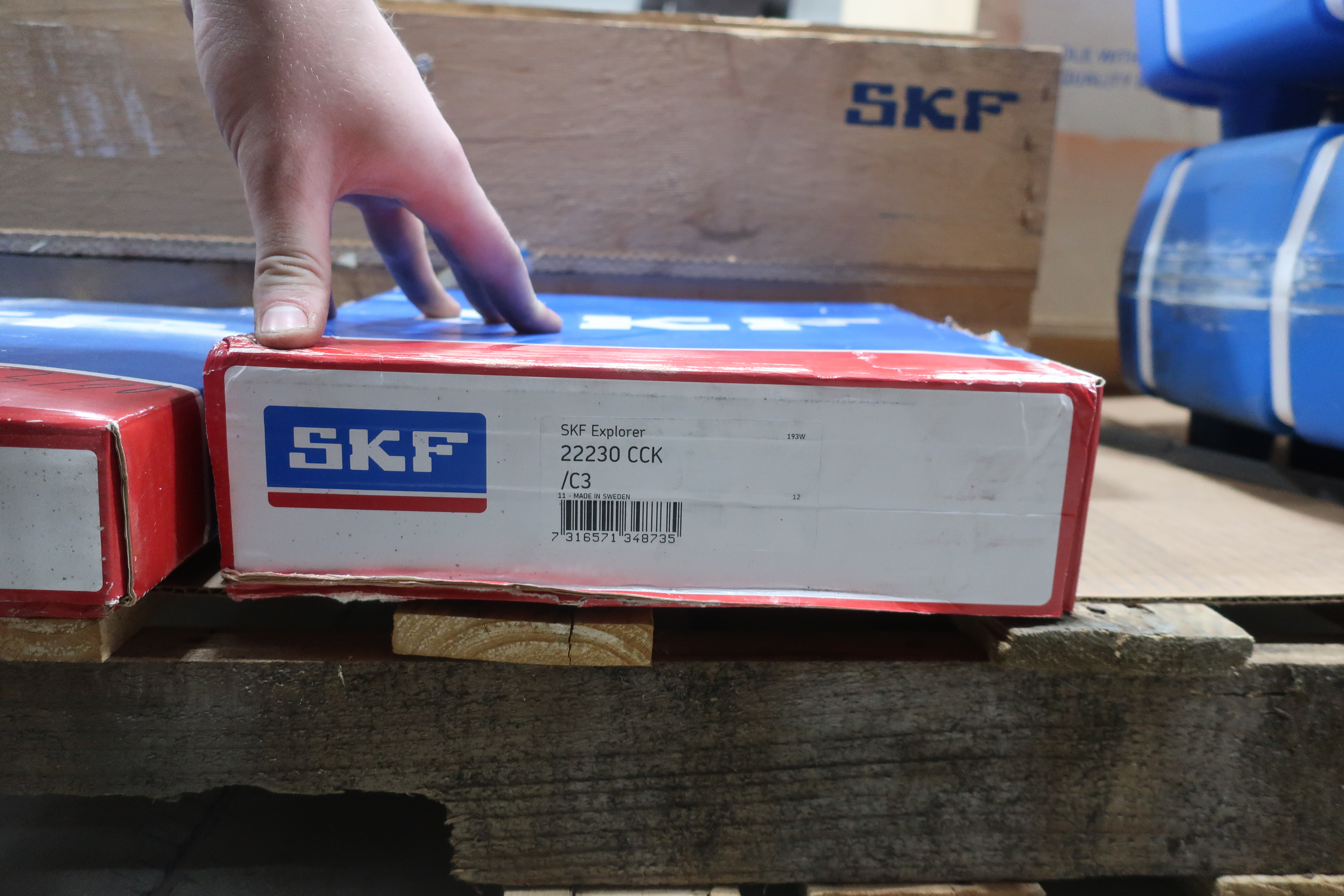 SKU 1738661 - PALLET OF ASSORTED SKF ROLLER BEARINGS For Sale | Aucto
