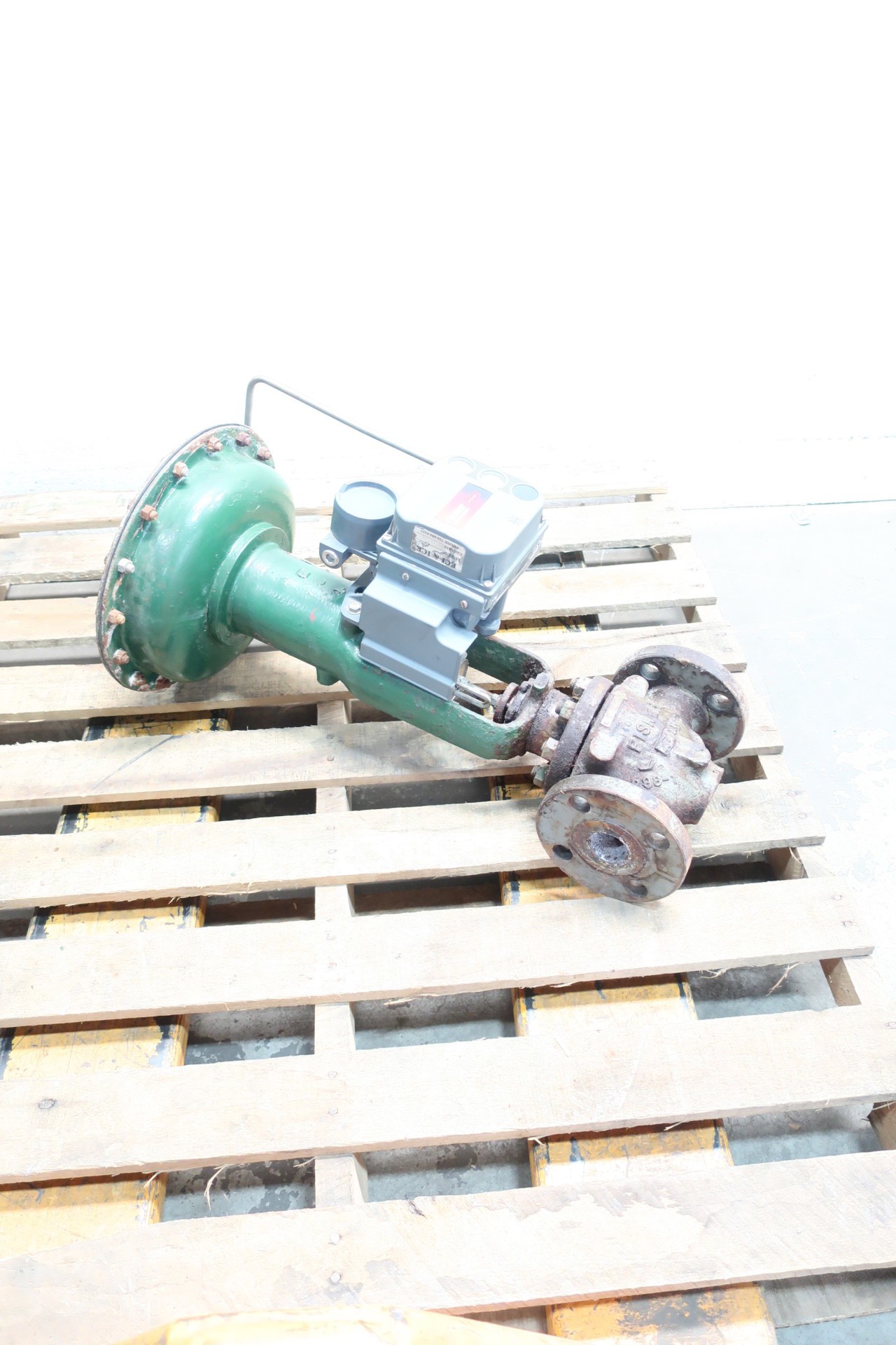 FISHER 657ES DVC6010 300 STEEL FLANGED 11/2IN CONTROL VALVE